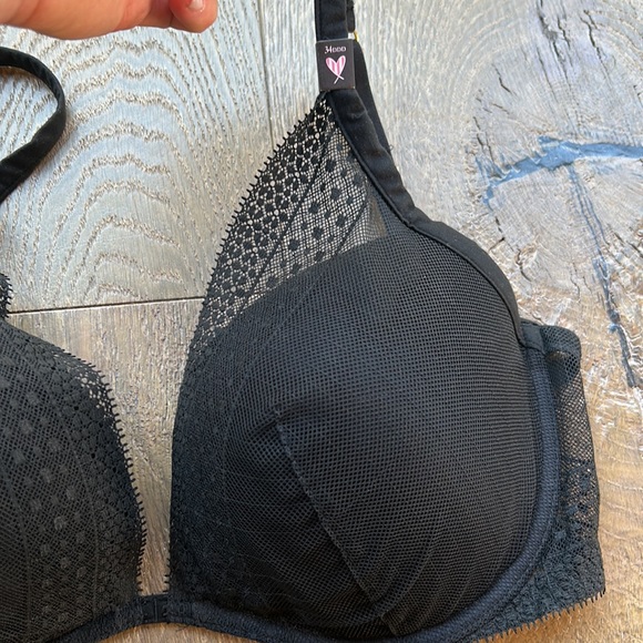 New Victoria’s Secret Bra - Picture 7 of 12